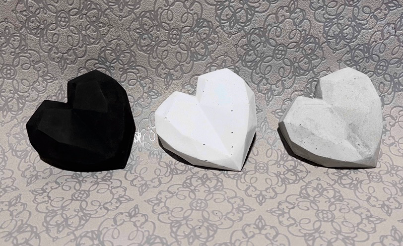 Presse-papiers Modern Love en béton, coeur géométrique et facetté